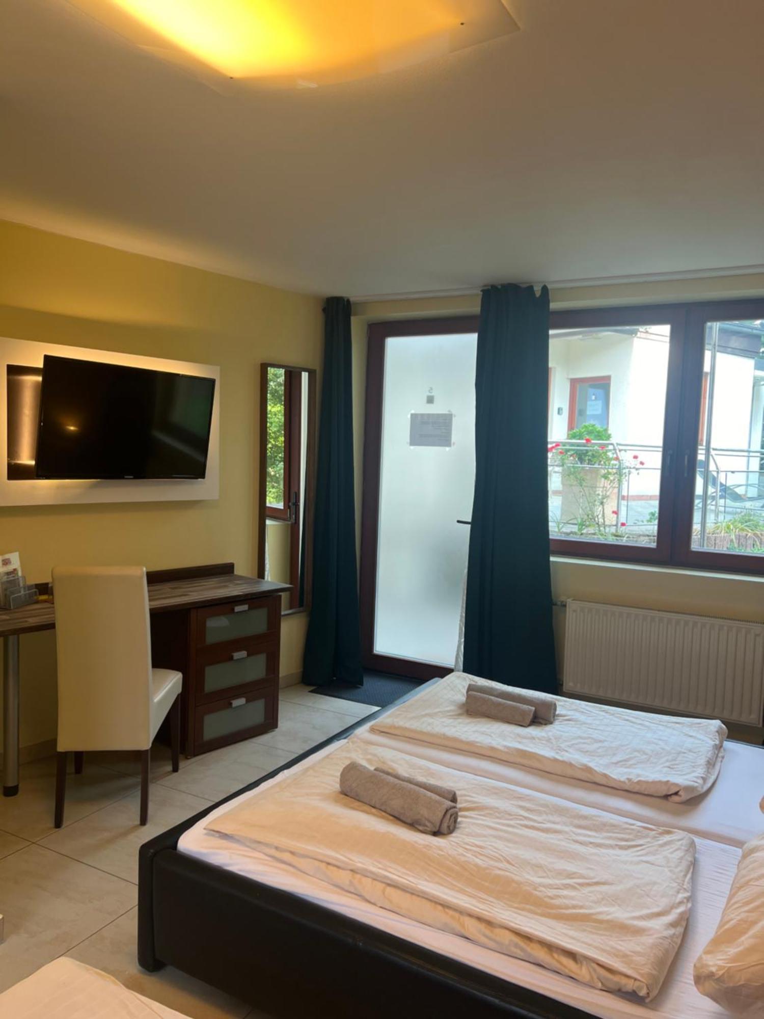 Hotel Hof 19 - Nuernberg Nord Heroldsberg エクステリア 写真